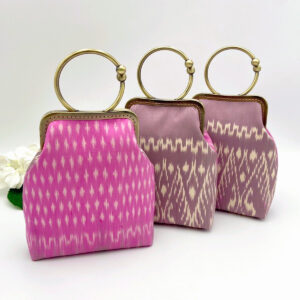 กระเป๋าผ้าไหสีกะปิชมพู ใบเล็กโค้งห่วงกลม