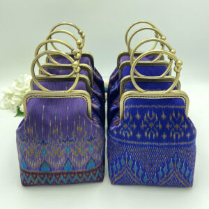 กระเป๋าผ้าไหมสีน้ำเงิน รุ่นใบเล็กโค้งห่วงกลม