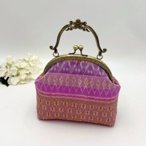 กระเป๋าผ้าไหมสีกะปิชมพู ใบกลางหูดอกไม้