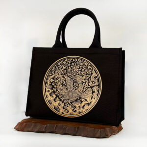 Collection กระเป๋าผ้าลายไทย ลายสีดำนกการเวก (Tote)
