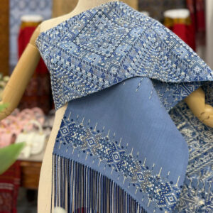 ผ้าสไบไหมแพรวาทอพิเศษลายต่อเนื่องโทนสีคราม