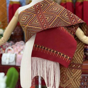 ผ้าสไบไหมแพรวาทอลายกาบแบบโบราณโทนสีแดง