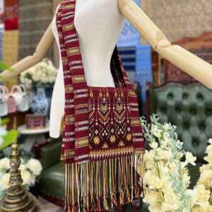 ย่ามไหมแพรวา โทนสีแดงก่ำ