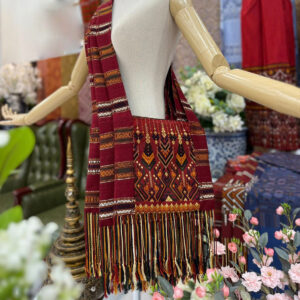 ย่ามไหมแพรวา โทนสีแดงก่ำ