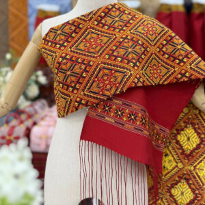 ผ้าสไบไหมแพรวาทอพิเศษพันมหาพันทอต่อเนื่องโทนสีแดง