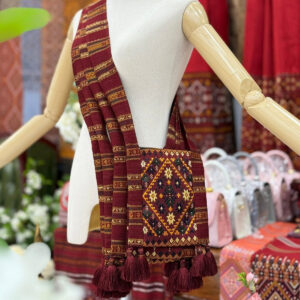 ย่ามไหมแพรวา โทนสีแดงก่ำ